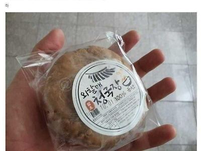 아침 못 먹어서 급하게 챙긴 빵 하나.jpg
