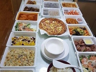 "아니 손님이 왔는데 배달음식을 대접해??".jpg