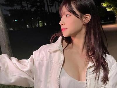 맥주를 마시는 미모의 처자 ㄷ