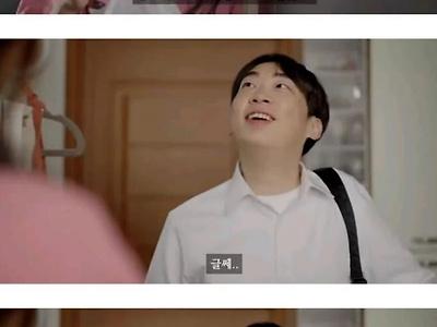 술마시고 들어온 남편을 웃으며 반겨주는 아내.jpg