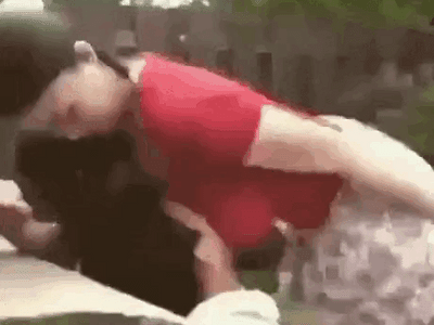 두들겨 맞는데 행복한 남자