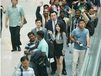 한국 처음온 외국인 싱글벙글