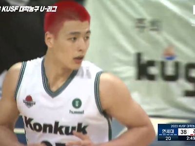 강백호처럼 빨간머리 염색한 대학농구선수.jpg