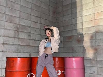 ITZY 예지 디자인이 야한 아디다스 스포츠브라