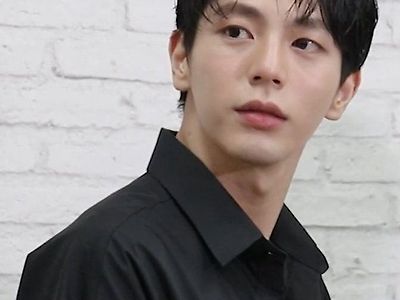 이 사람의 국적은?.jpg
