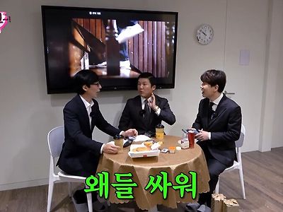 싱글벙글 유재석 극찬하는 조세호....JPG