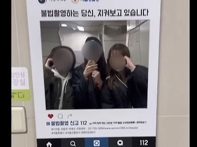 예쁜 거울이 있었습니다.