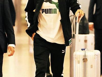 일본 축구 스타 미토마 ‘ 공항 패션 ’