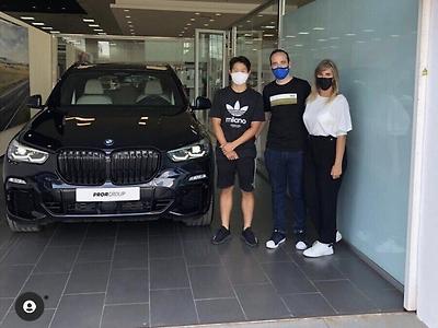 겨우 20대 초반 나이에 BMW 뽑은 청년