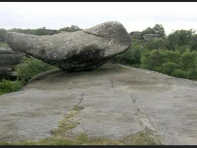 설악산 흔들바위 떨어져... 외국인 관광객 등 11명 입건