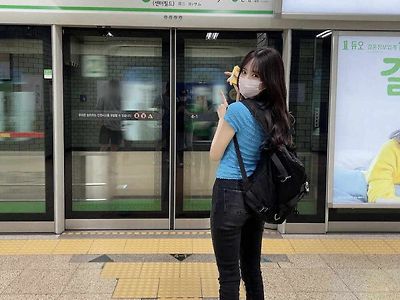일본에서 온 여배우.. 한국에서 지하철 체험중