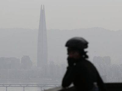 한국, 남성이 여성보다 두 배 더 자살...자살률, 미세먼지 농도 최악