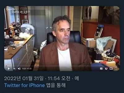 인생 바꾸고 싶으면 방부터 치우라던 분의 방 대공개.jpg