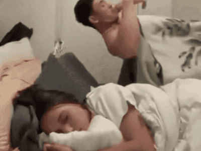매를 부르는 남편의 장난질.gif