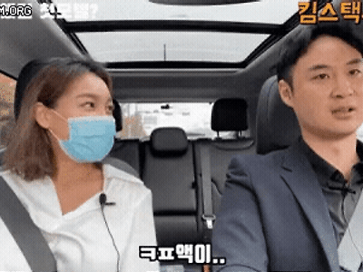 왁싱 시술 과정 말 하는 그녀