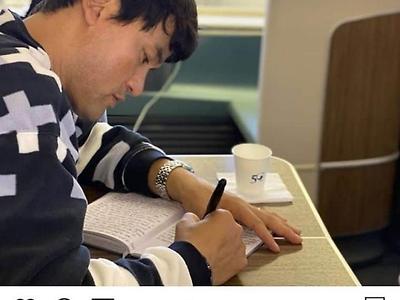 일기 쓰는 박찬호.jpg