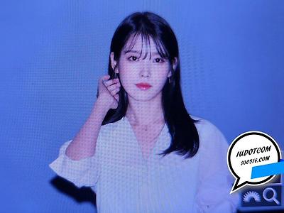 오늘 아이유gif
