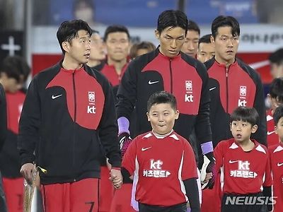 숨길 수 없는 아이의 표정