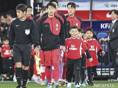 숨길 수 없는 아이의 표정 ㄷㄷ