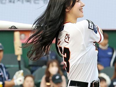 한화 우수한, 하지원 치어리더 시구 시타.jpg