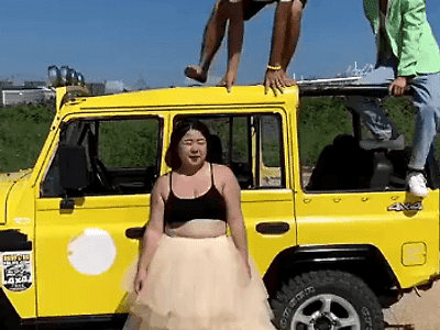 역동적인 커플사진 찍기