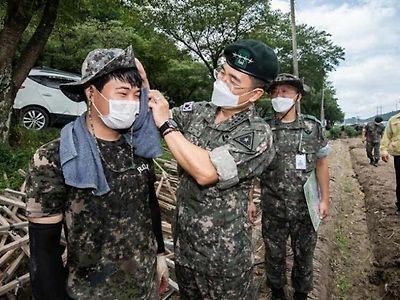 "우와, 벗겨보니 용사님의 것은 엄청 길어요!"