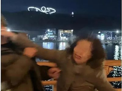 아빠가 엄마에게 뽀뽀를 했더니