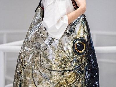 가방에서 비린내 날꺼같으