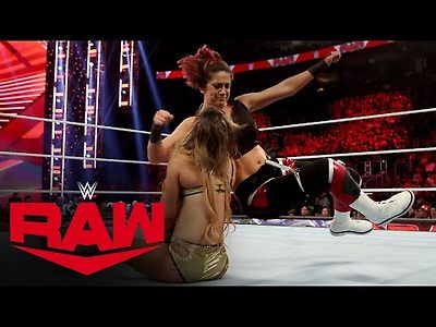 WWE 여자 레슬러 Aliyah vs. Bayley