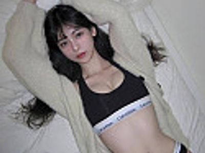 속옷 광고 사진