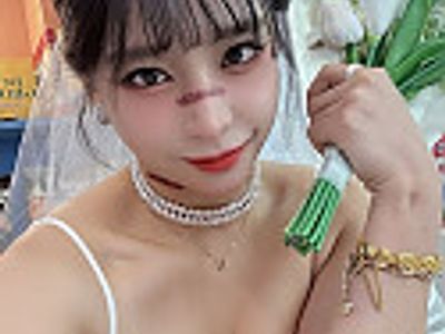 얼굴이 섹시하고 지적이고 귀엽고 다있네