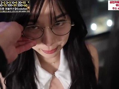 스타킹 찢어달라는 섹시 비서