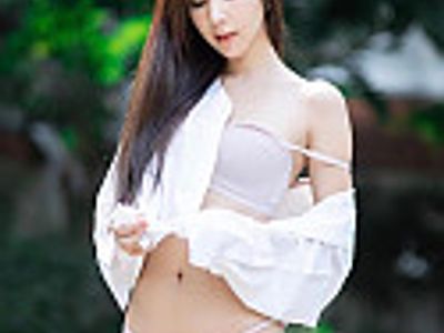 야외에서 몸매 뽑내기