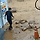 산사태에 휩쓸린 차 안에 갇혀 있던 일가족 구한 주유소 직원들과 시민.gif