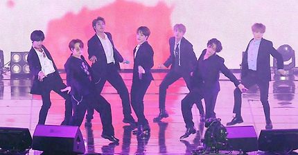 190811 BTS - Boy with love (방탄소년단 작은것들을 위한 시) [Lotte Family Festival] 4K 직캠 by 비몽