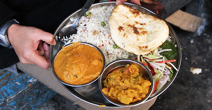 Kolkata Street Food - AMAZING Indian Vegetarian Meal on Decker's Lane!