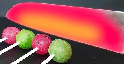 EXPERIMENT Glowing 1000 degree KNIFE Chupa Chups