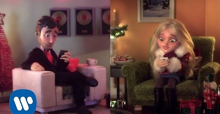 Straight No Chaser featuring Kristen Bell - Text Me Merry Christmas (Official Video)