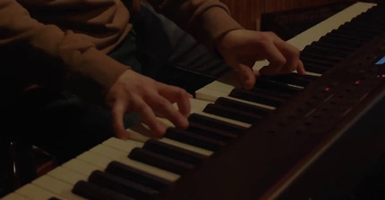 타악기 연주자입니다. 12월 마지막날 바다에서 듣기좋은곡 | 인스티즈