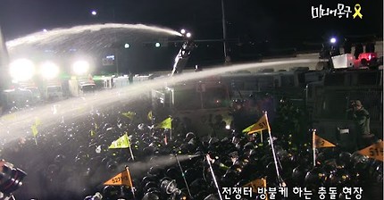 세월호 1주기, 전쟁터 방불케 한 광화문 집회 현장