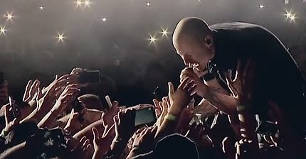 린킨 파크의 보컬 체스터 베닝턴 사망 1주기 | 인스티즈