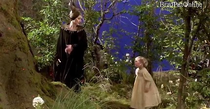 Angelina Jolie and kids behind the scene of Maleficent