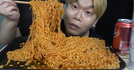 이 영상을 보면 누구나 먹방 유튜버로 돈 많이 벌수있습니다(영상 끝까지 봐주세요)