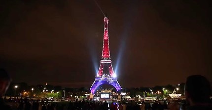 cor?e france Eiffel (에펠탑)in korean colors ? in Paris (france) [full show]
