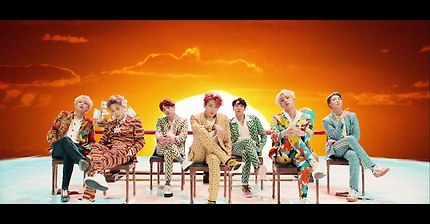 오늘 나온 신나는 방탄소년단 뮤비 '아이돌' | 인스티즈