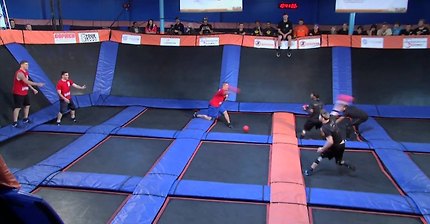 방방 타면서 피구하는 대회 | 인스티즈