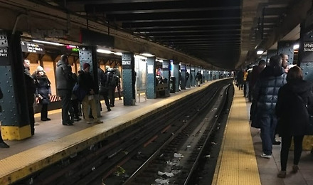 뉴욕의 지하철은<br>위험하지 않다.<br>다만 지저분할 뿐