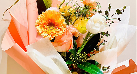 인생을 바꿔준<br>35,000원짜리<br>꽃다발