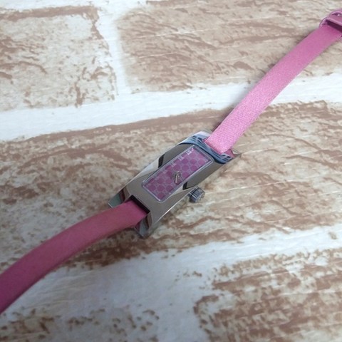 GUCCl [스와니]정품 구찌 최상급 3900L 핑크 GC문자판 가죽밴드, 사진참조