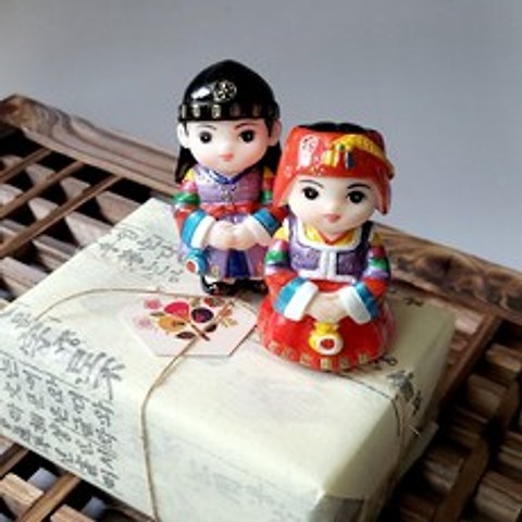 드리다샵 한국기념품 전통 한복인형 결혼 외국인 선물, 8.(선물포장)색동옷 아이커플(설빔))